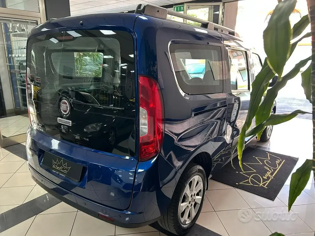 Usata Fiat Doblò Lounge 105 CV (77 kW) 2023 Blu Monovolume