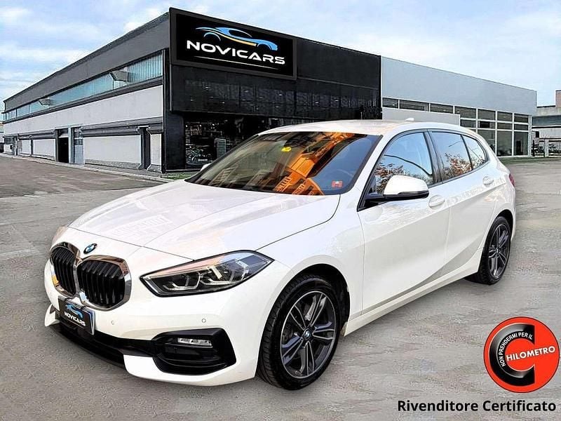 Usata BMW 116 Sport Line 116 CV (85 kW) 2021 Alpine white Utilitaria
