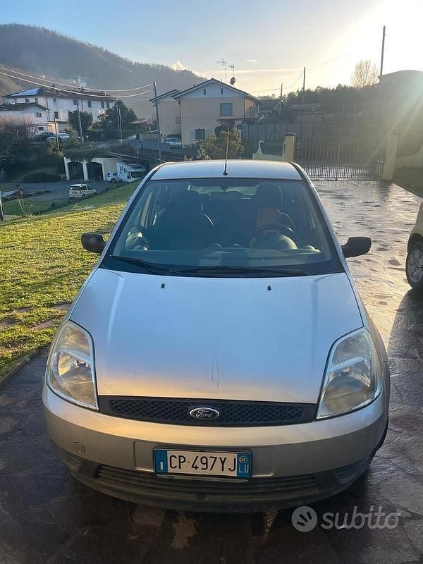 Usata Ford Fiesta 2004 Grigio Utilitaria
