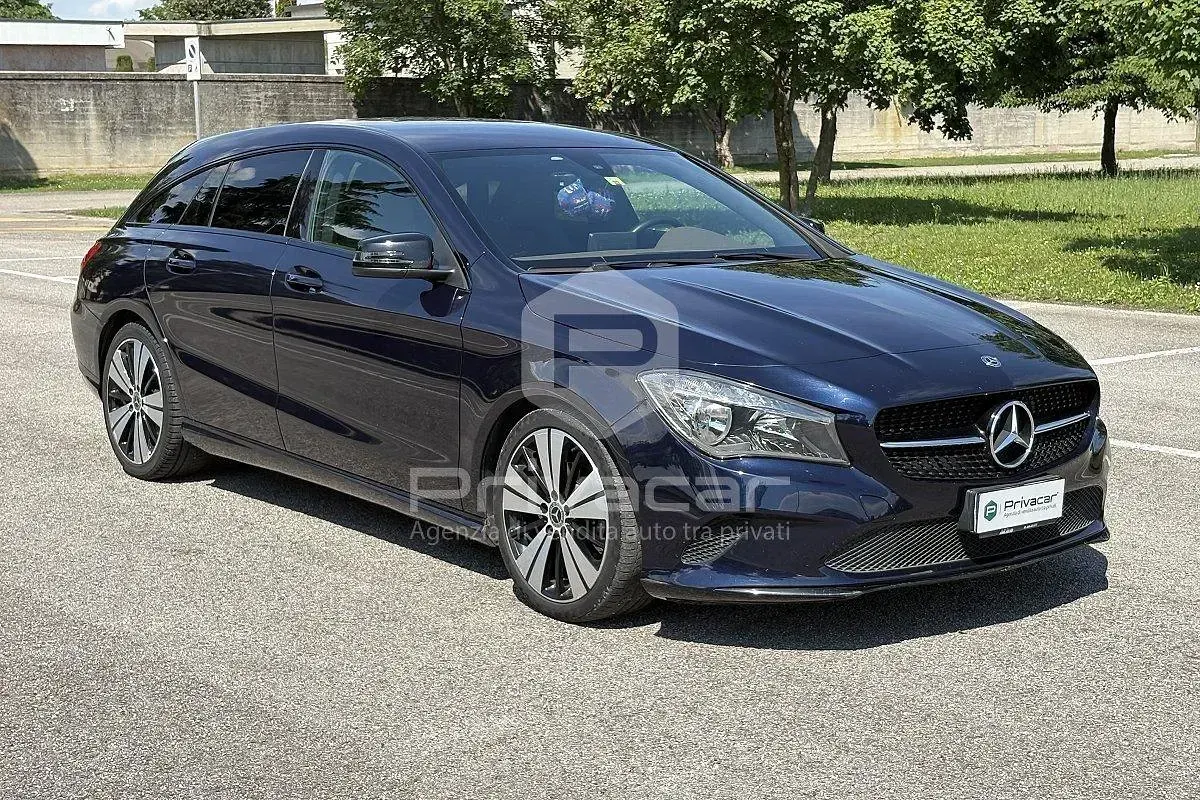 Usata Mercedes CLA220 177 CV (130 kW) 2018 Blu Berlina