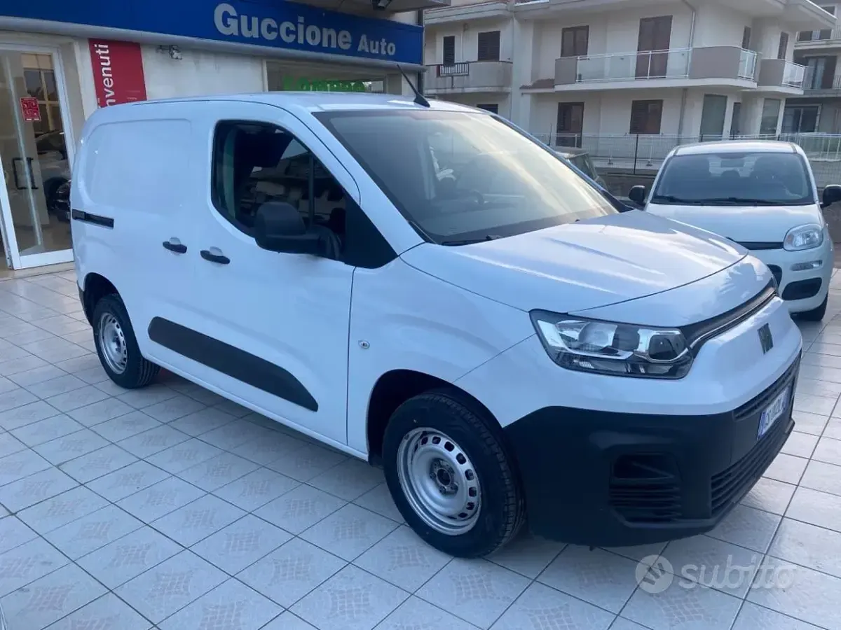 Usata Fiat Doblò 100 CV (73 kW) 2024 Bianco Monovolume