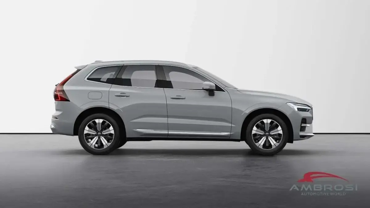 Nuova Volvo XC60 Core 350 CV (257 kW) 2025 Grigio SUV
