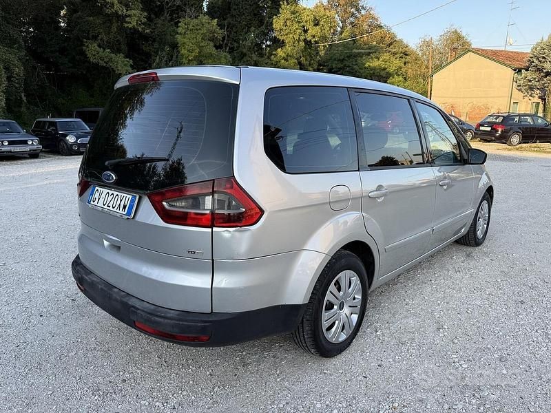 Usata Ford Galaxy 125 CV (91 kW) 2007 Grigio Monovolume