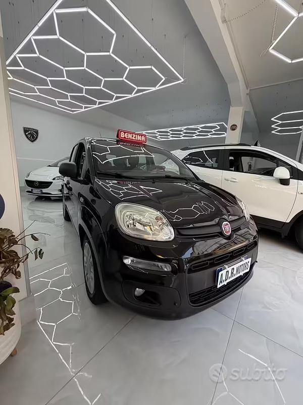 Usata Fiat Panda Lounge 69 CV (50 kW) 2016 Nero Utilitaria