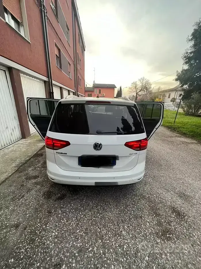 Usata VW Touran 150 CV (110 kW) 2016 Bianco Monovolume
