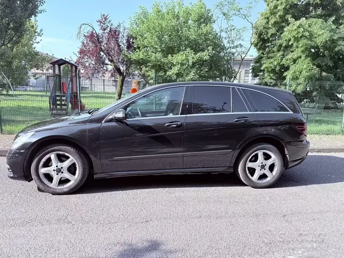 Usata Mercedes R320 224 CV (164 kW) 2007 Nero Station wagon