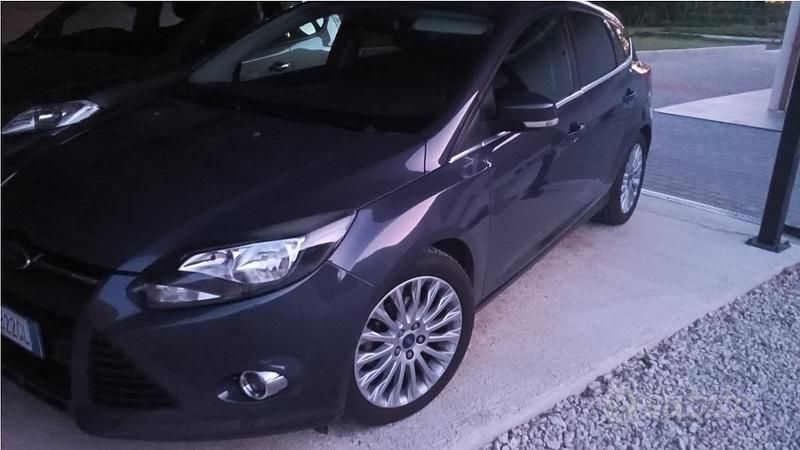 Usata Ford Focus 116 CV (85 kW) 2011 Blu Berlina