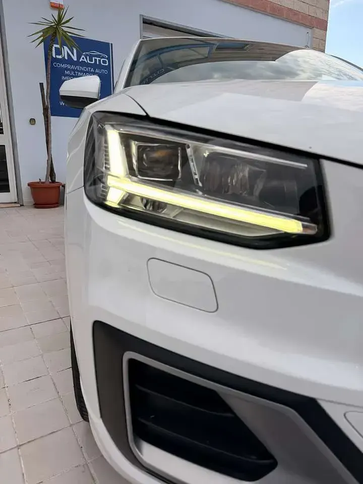 Usata Audi Q2 Business 116 CV (85 kW) 2017 Bianco SUV
