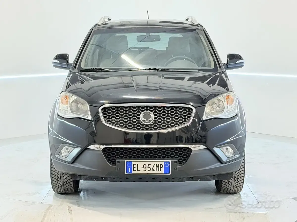Begagnad SsangYong Korando 175 HK (128 kW) 2012 Svart SUV