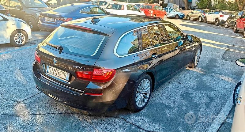 Usata BMW 520 Luxury Line 190 CV (139 kW) 2015 Grigio Station wagon