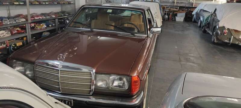 Usata Mercedes E280 156 CV (114 kW) 1979 Marrone Berlina