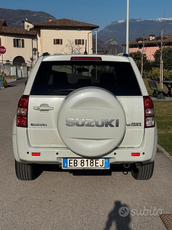 Usata Suzuki Grand Vitara 129 CV (94 kW) 2011 Bianco SUV