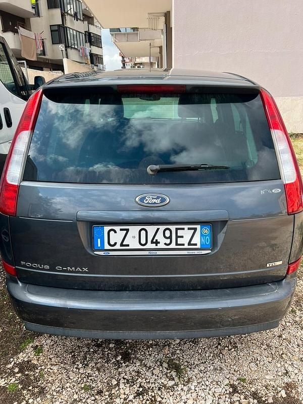 Usata Ford Focus 116 CV (85 kW) 2007 Grigio Station wagon