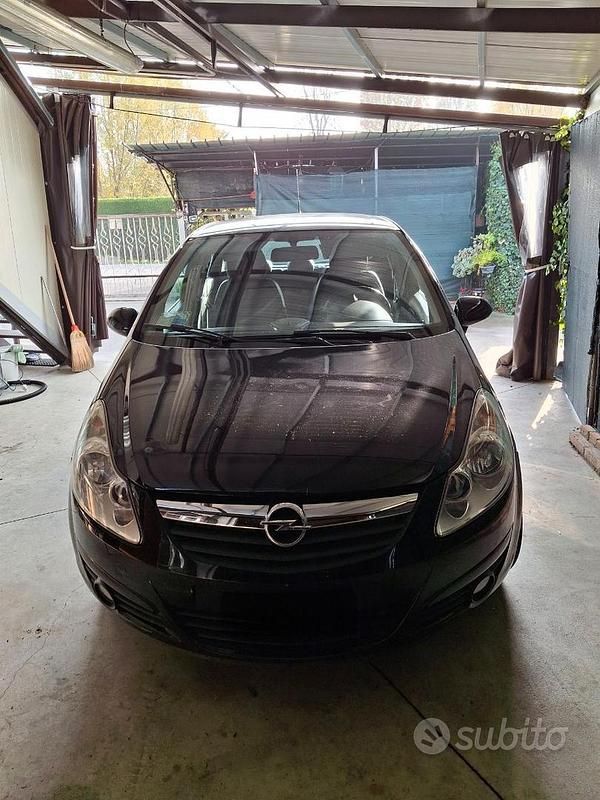 Usata Opel Corsa 75 CV (55 kW) 2009 Berlina