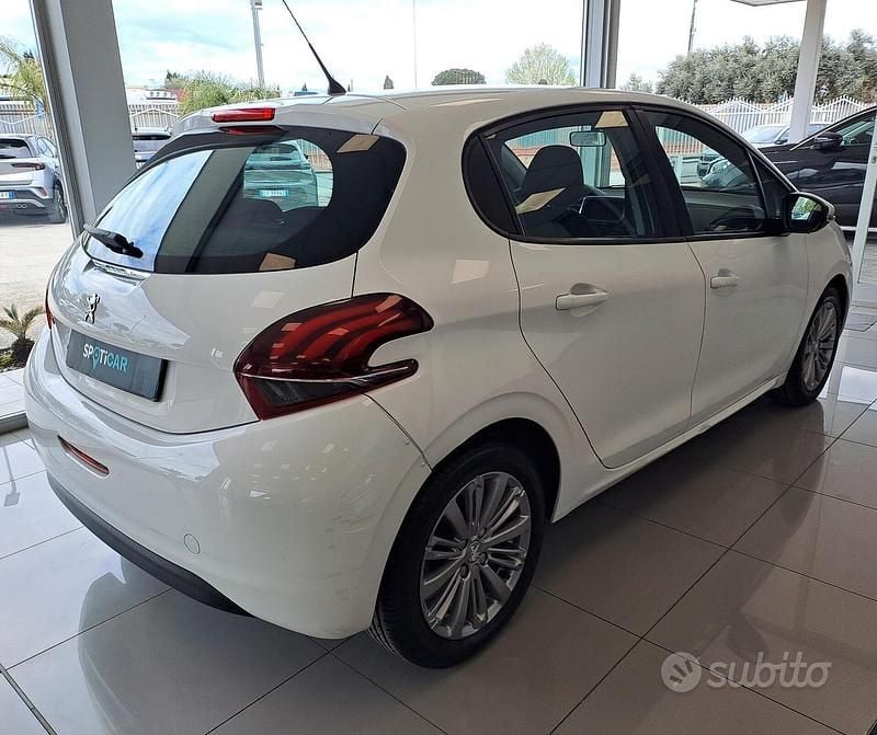 Usata Peugeot 208 Allure 74 CV (54 kW) 2018 Bianco Utilitaria