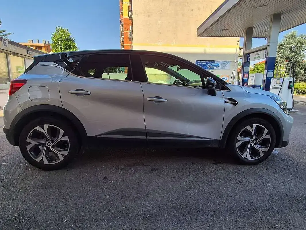 Usata Renault Captur RS Line 94 CV (69 kW) 2021 Argento SUV