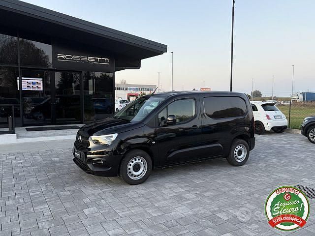 Usata Opel Combo 75 CV (55 kW) 2019 Nero Monovolume