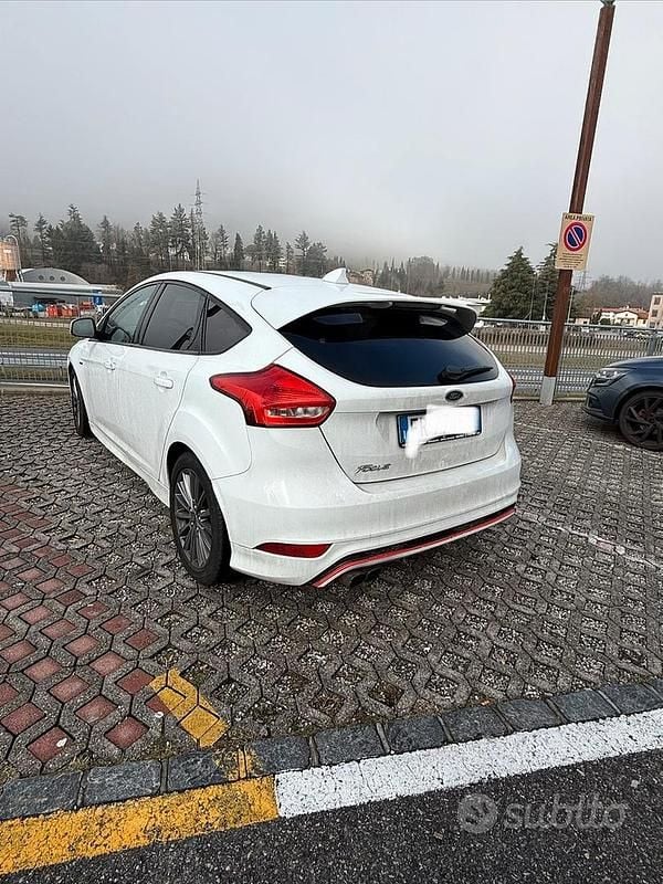 Usata Ford Focus ST-Line 120 CV (88 kW) 2018 Bianco Berlina