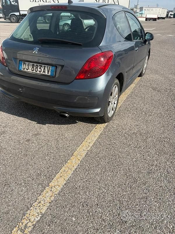 Usata Peugeot 207 90 CV (66 kW) 2007 Utilitaria