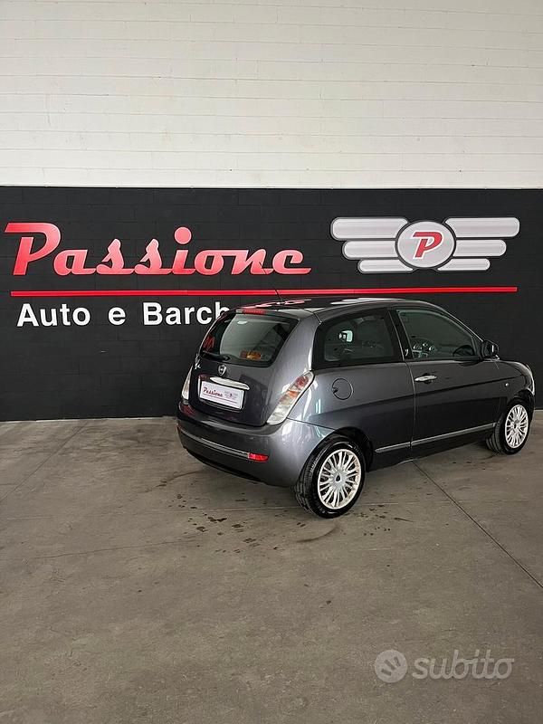 Usata Lancia Ypsilon 69 CV (50 kW) 2011 Grigio Utilitaria