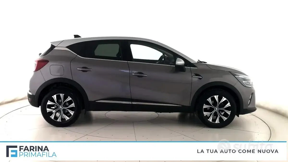 Usata Renault Captur Techno 91 CV (66 kW) 2024 Grigio scuro tetto grigio chiaro SUV