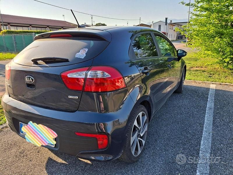 Usata Kia Rio 90 CV (66 kW) 2015 Nero Utilitaria
