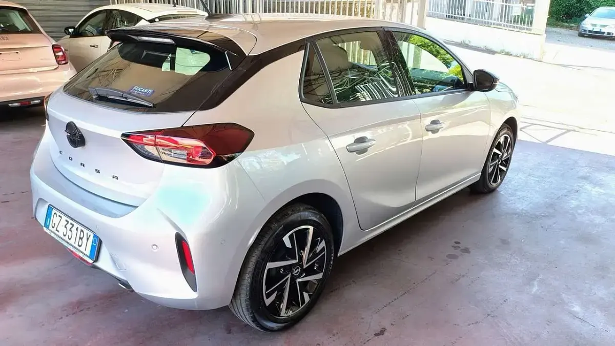 Usata Opel Corsa 101 CV (74 kW) 2025 Argento Utilitaria
