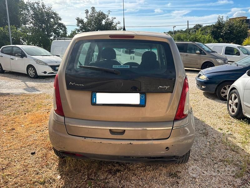 Usata Lancia Musa 90 CV (66 kW) 2009 Grigio Monovolume