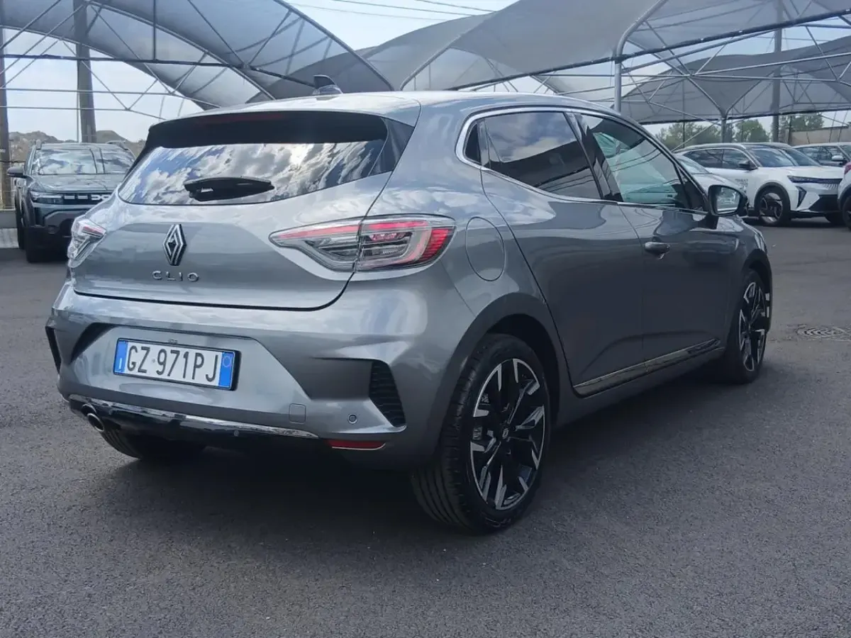 Usata Renault Clio V Techno 101 CV (74 kW) 2025 Grigio Utilitaria
