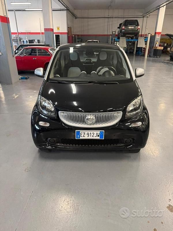Nero Usata 2015 Smart ForTwo Coupé Passion Coupé | 8500 € (Buon prezzo) - Immagine 1/4