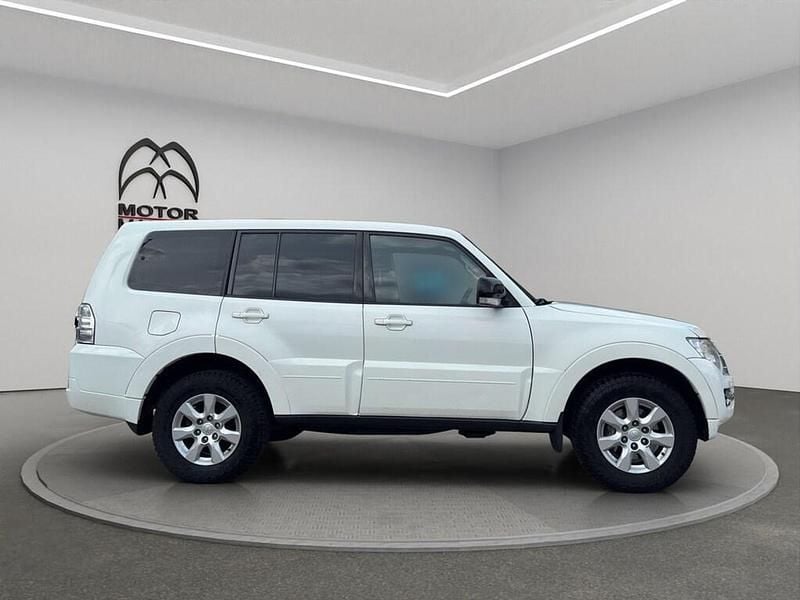 Usata Mitsubishi Pajero Intense 190 CV (139 kW) 2016 Bianco SUV
