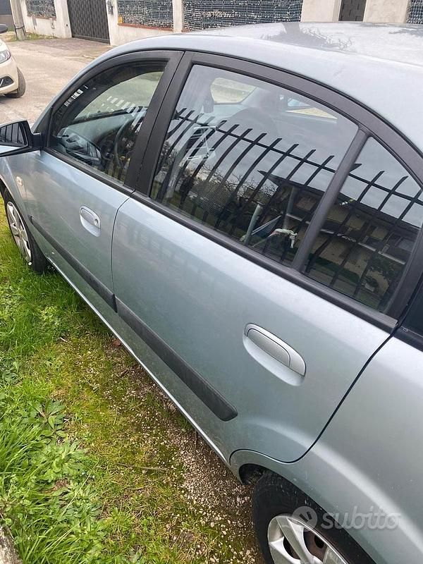 Usata Kia Rio 97 CV (71 kW) 2007 Grigio Berlina