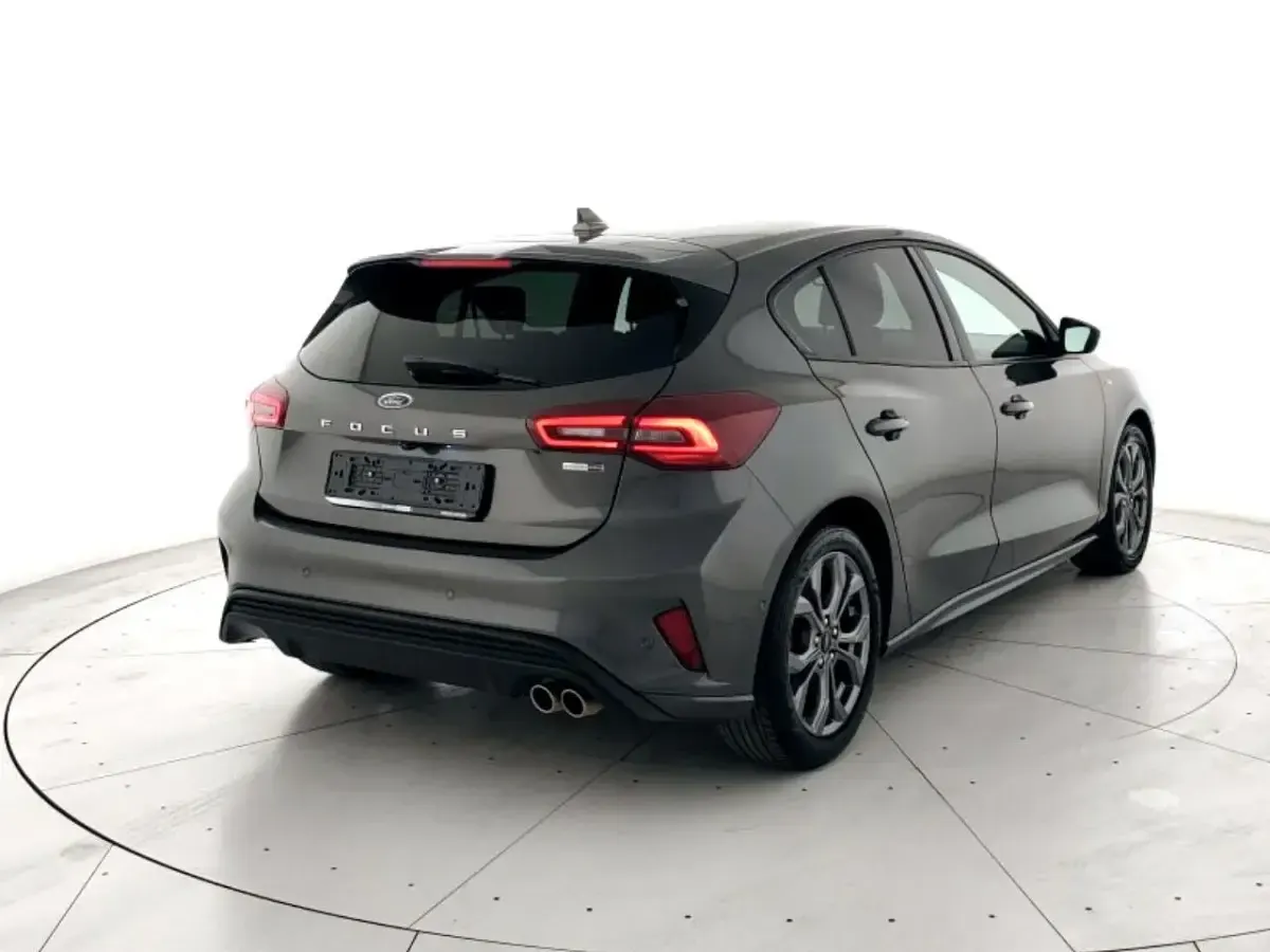 Usata Ford Focus ST-Line 125 CV (91 kW) 2022 Grigio Berlina