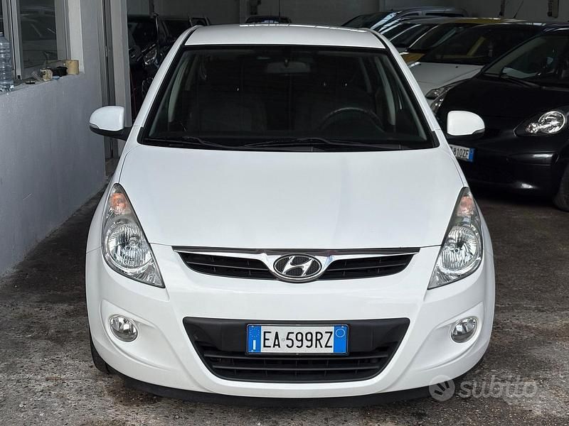 Bianco Usata 2011 Hyundai i20 Tre volumi | 4500 € (Buon prezzo) - Immagine 1/4