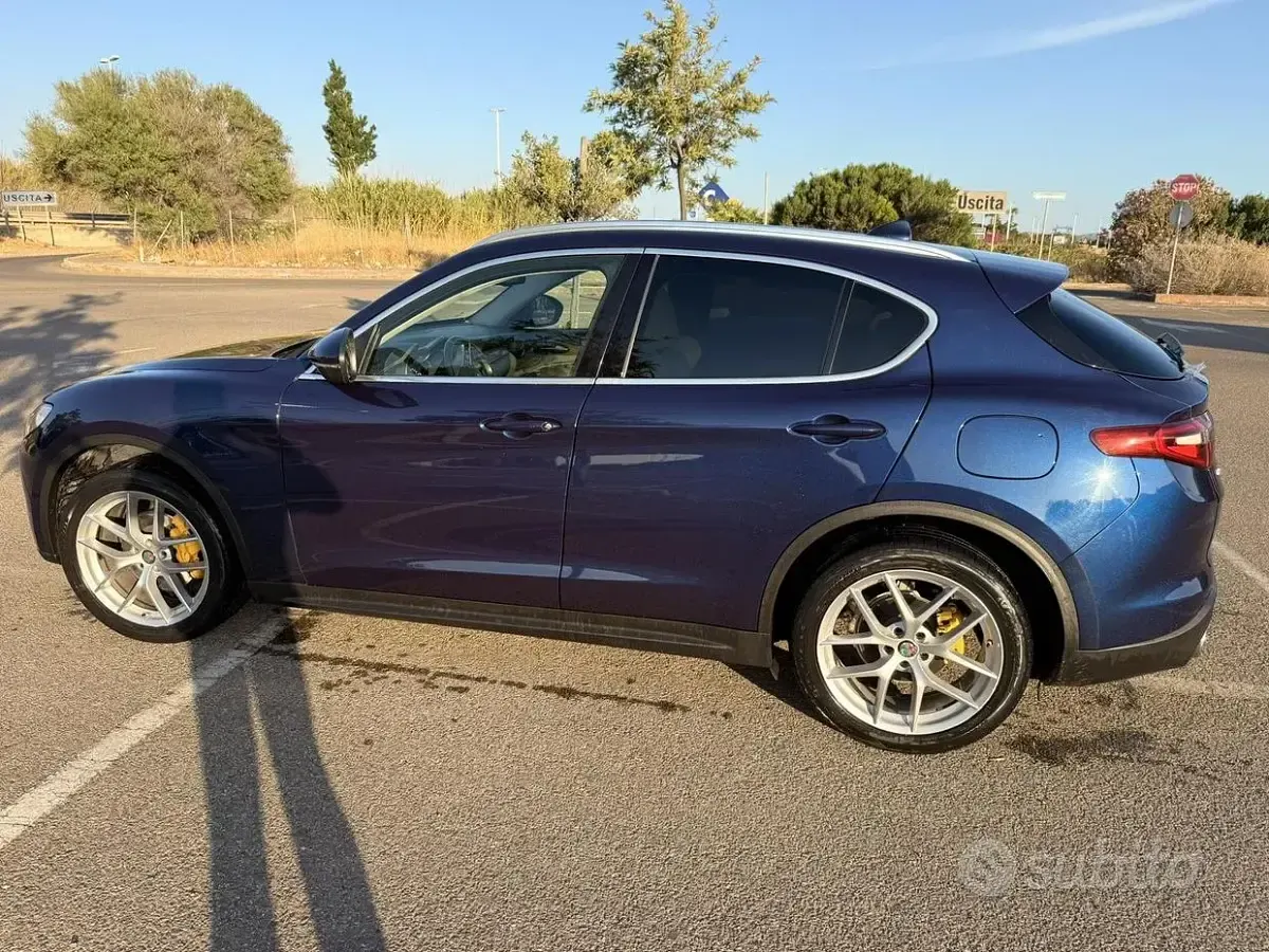 Usata Alfa Romeo Stelvio Executive 210 CV (154 kW) 2018 Bluazzurro SUV