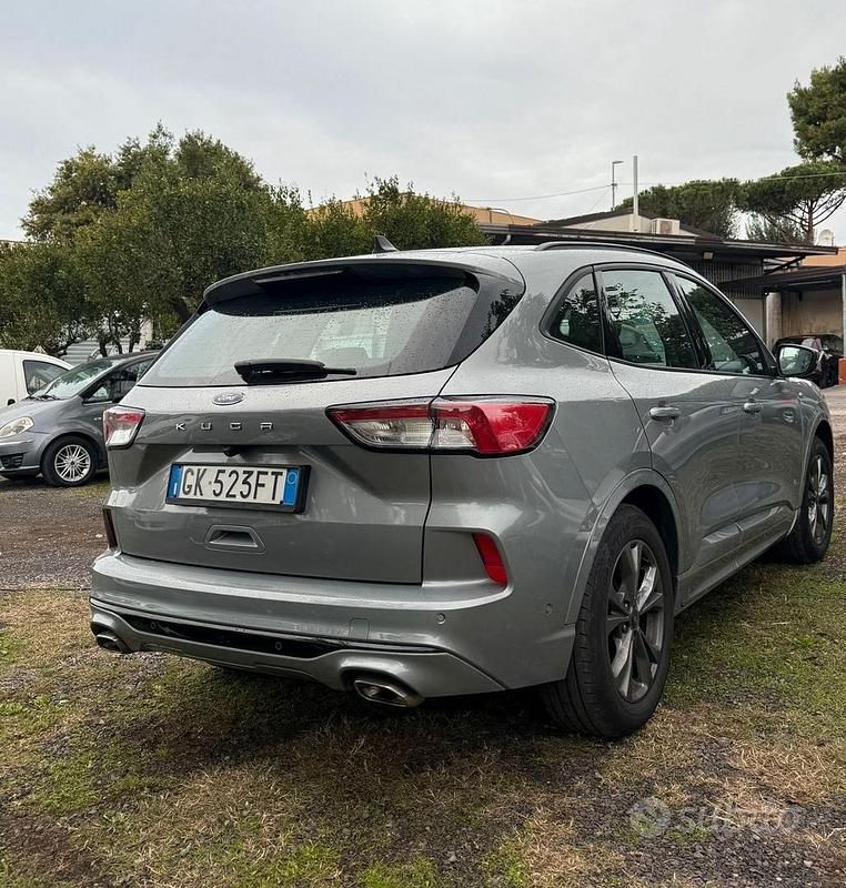 Usata Ford Kuga 120 CV (88 kW) 2022 Grigio SUV