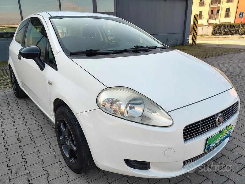 Usata Fiat Punto 78 CV (57 kW) 2009 Bianco Utilitaria