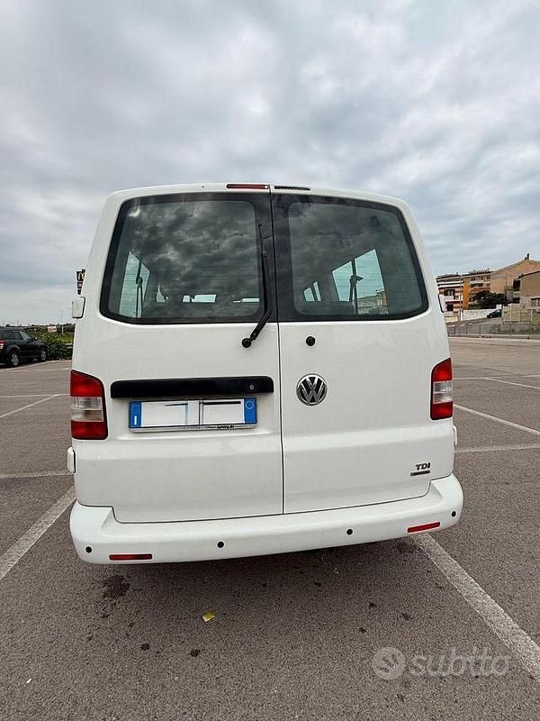 Usata VW Caravelle 140 CV (102 kW) 2011 Bianco Furgone