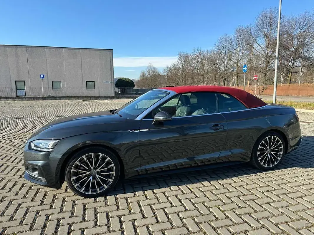 Usata Audi A5 Cabriolet S-Line 190 CV (139 kW) 2018 Grigio Cabrio