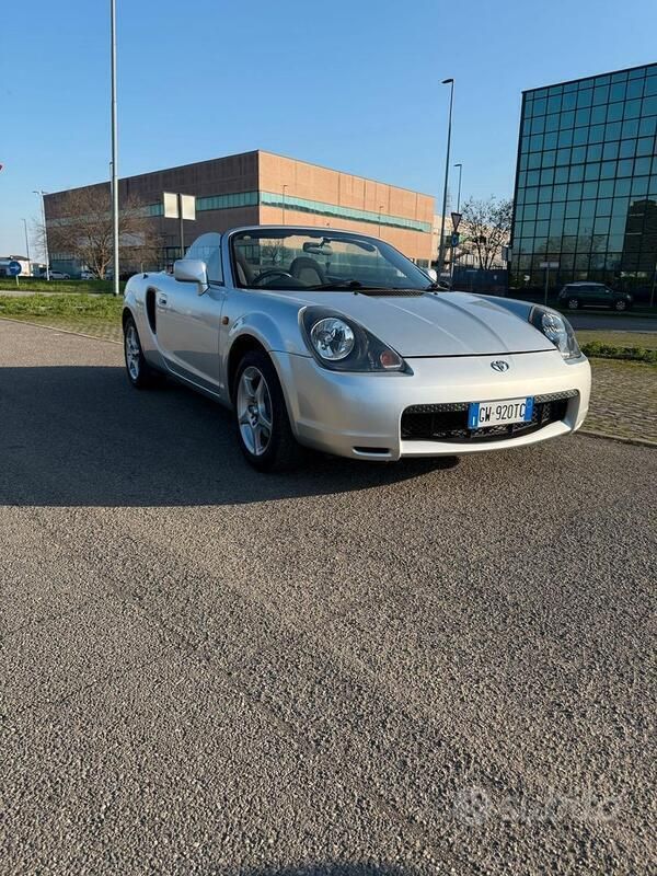Usata Toyota MR2 140 CV (102 kW) 2002 Grigio Cabrio