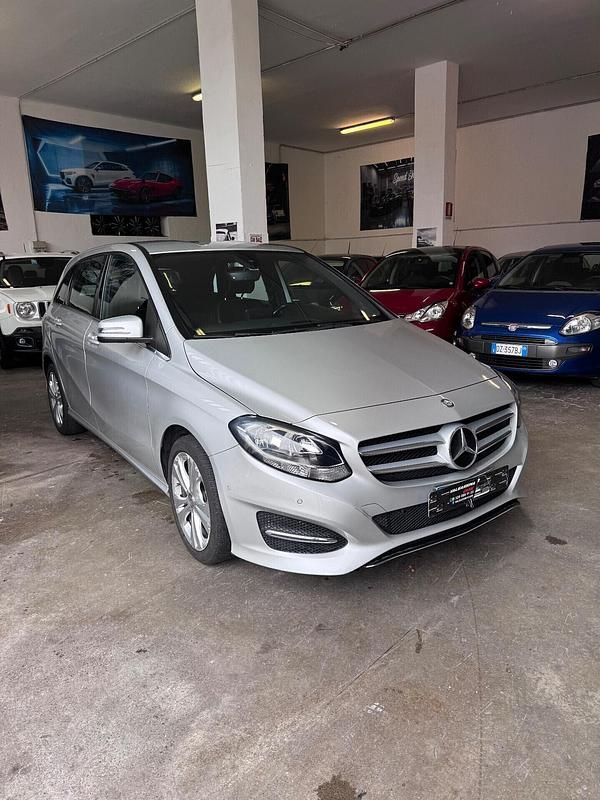 Usata Mercedes B180 108 CV (79 kW) 2015 Argento Utilitaria
