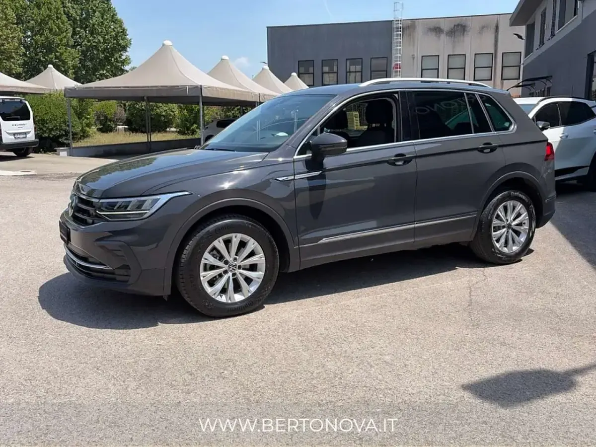 Usata VW Tiguan Life 150 CV (110 kW) 2021 Grigio SUV
