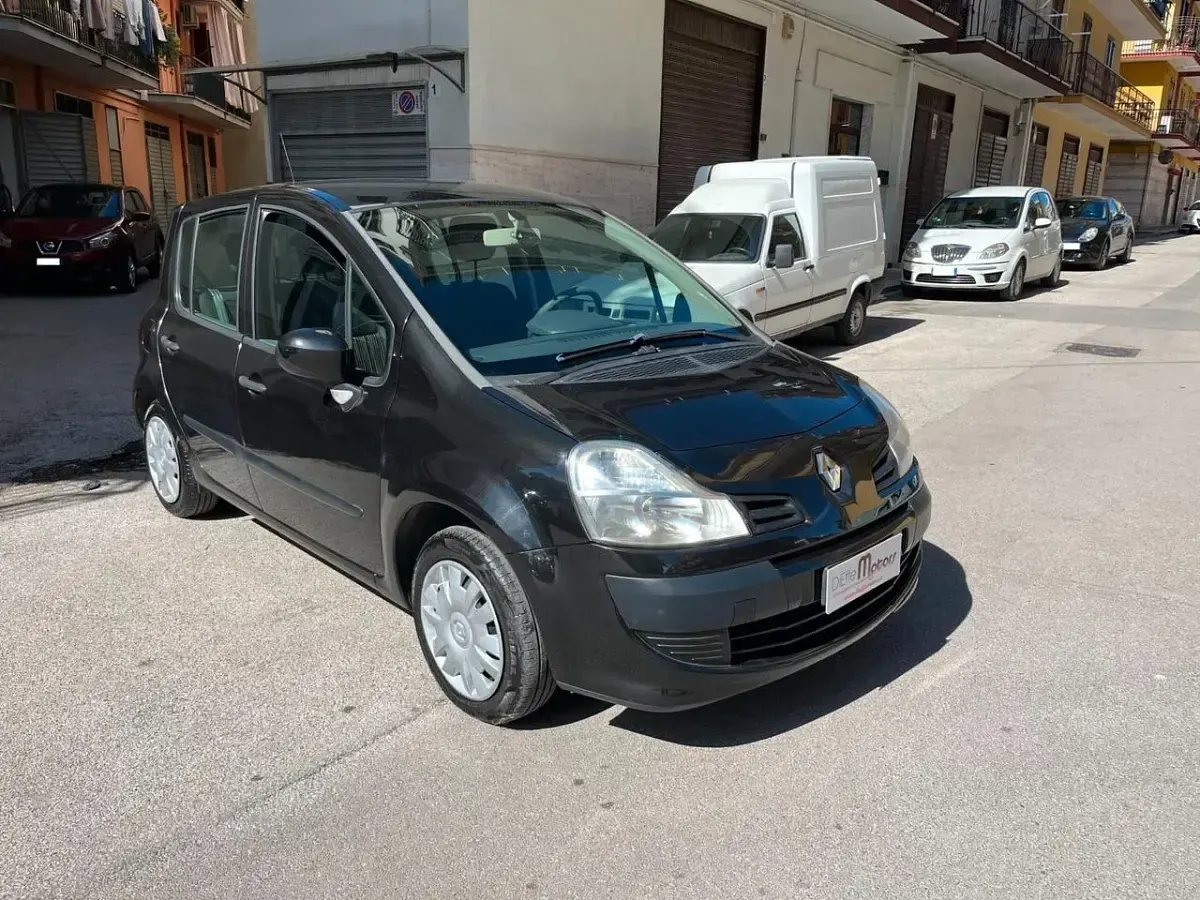 Usata Renault Modus 75 CV (55 kW) 2010 Nero Monovolume