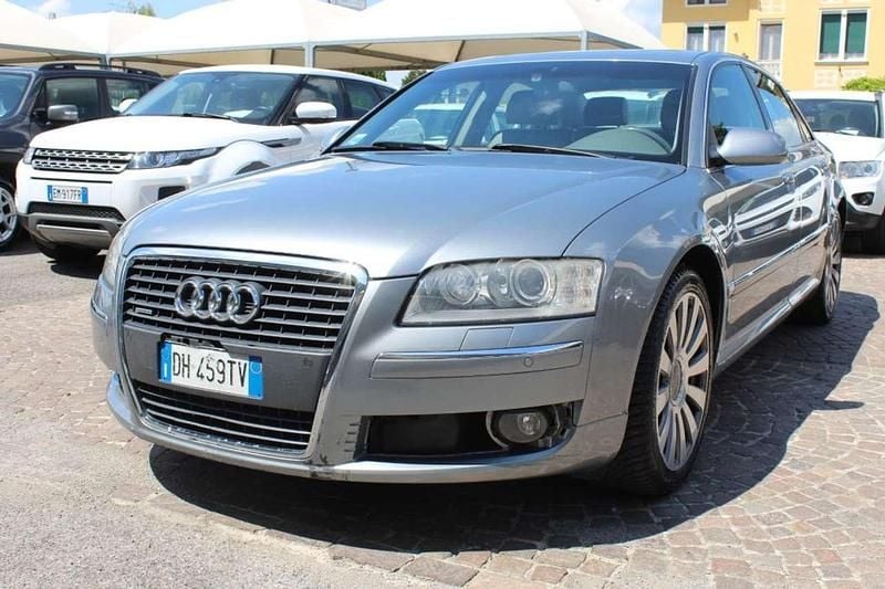 Grigio Usata 2007 Audi A8 Ambiente Tre volumi | 6900 € (Ottimo prezzo) - Immagine 1/4