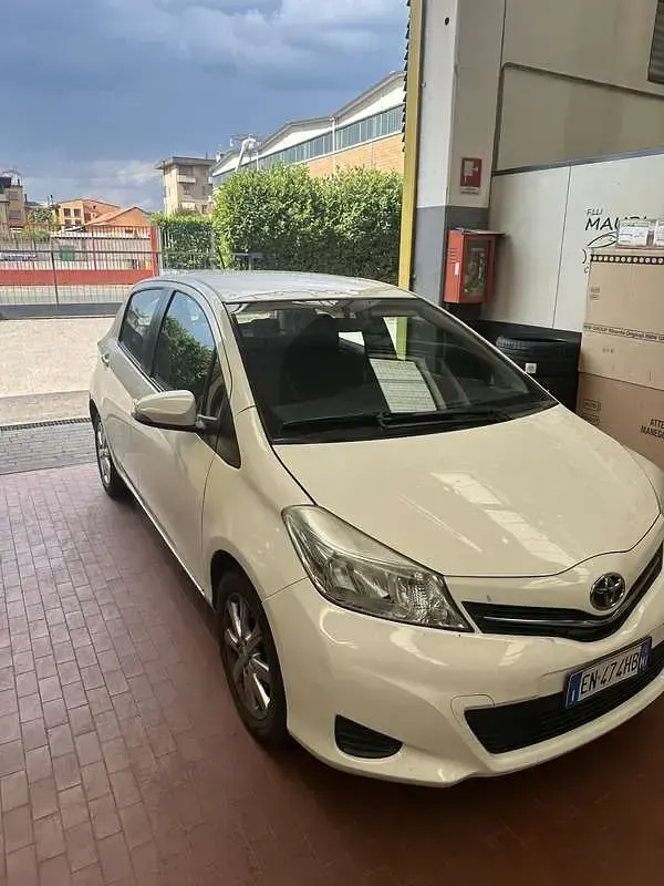 Usata Toyota Yaris 69 CV (50 kW) 2012 Utilitaria