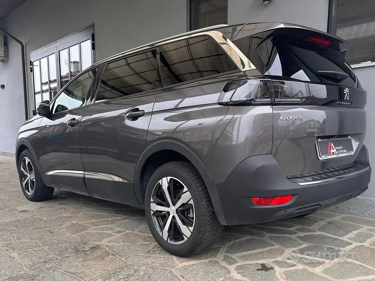 Usata Peugeot 5008 Allure 131 CV (96 kW) 2024 Grigio SUV