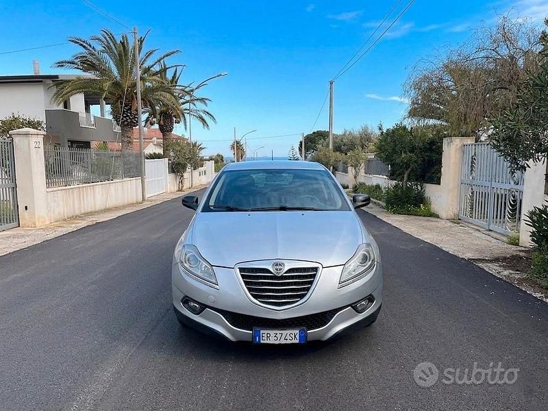 Usata Lancia Delta 120 CV (88 kW) 2013 Grigio Utilitaria