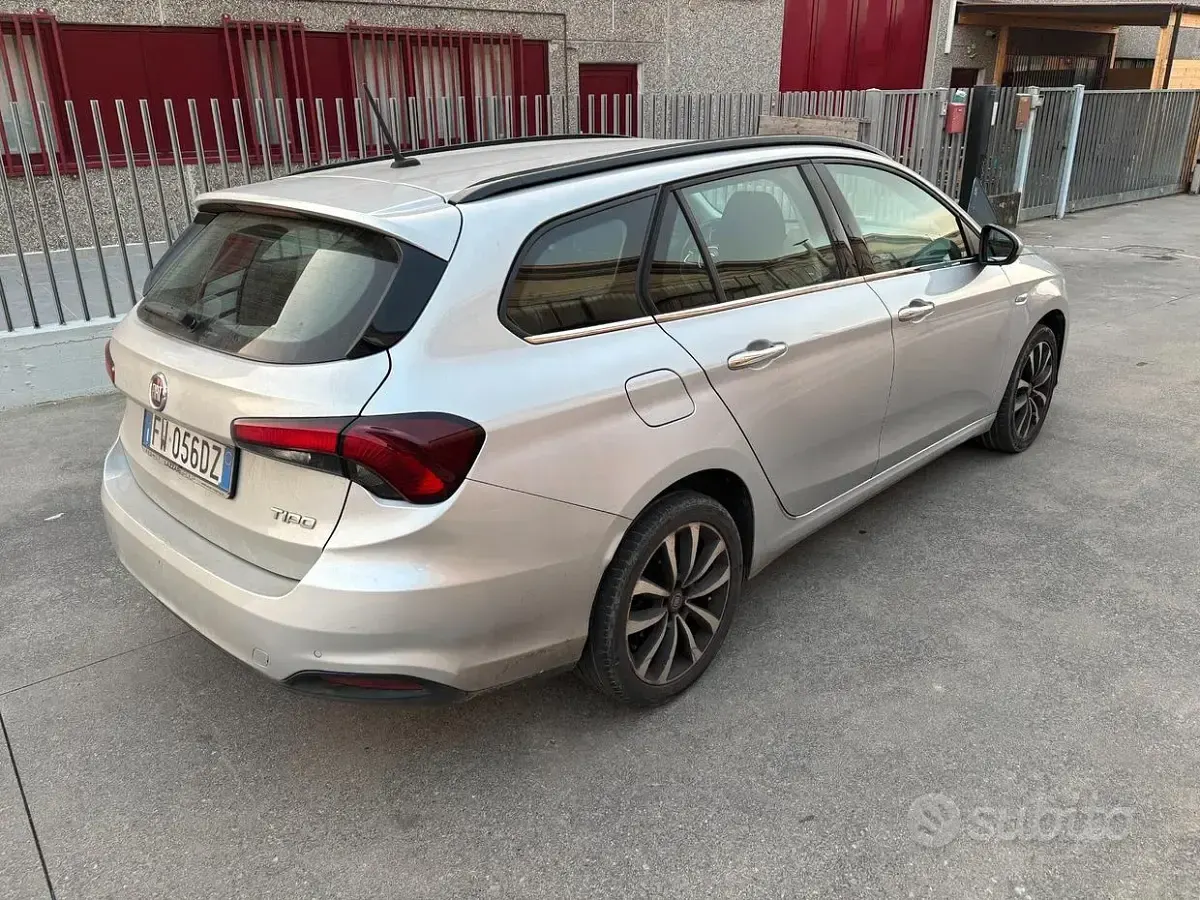 Usata Fiat Tipo Easy 120 CV (88 kW) 2019 Grigio Station wagon