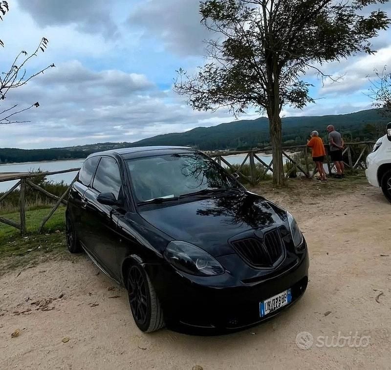 Usata Lancia Ypsilon 105 CV (77 kW) 2008 Nero Utilitaria