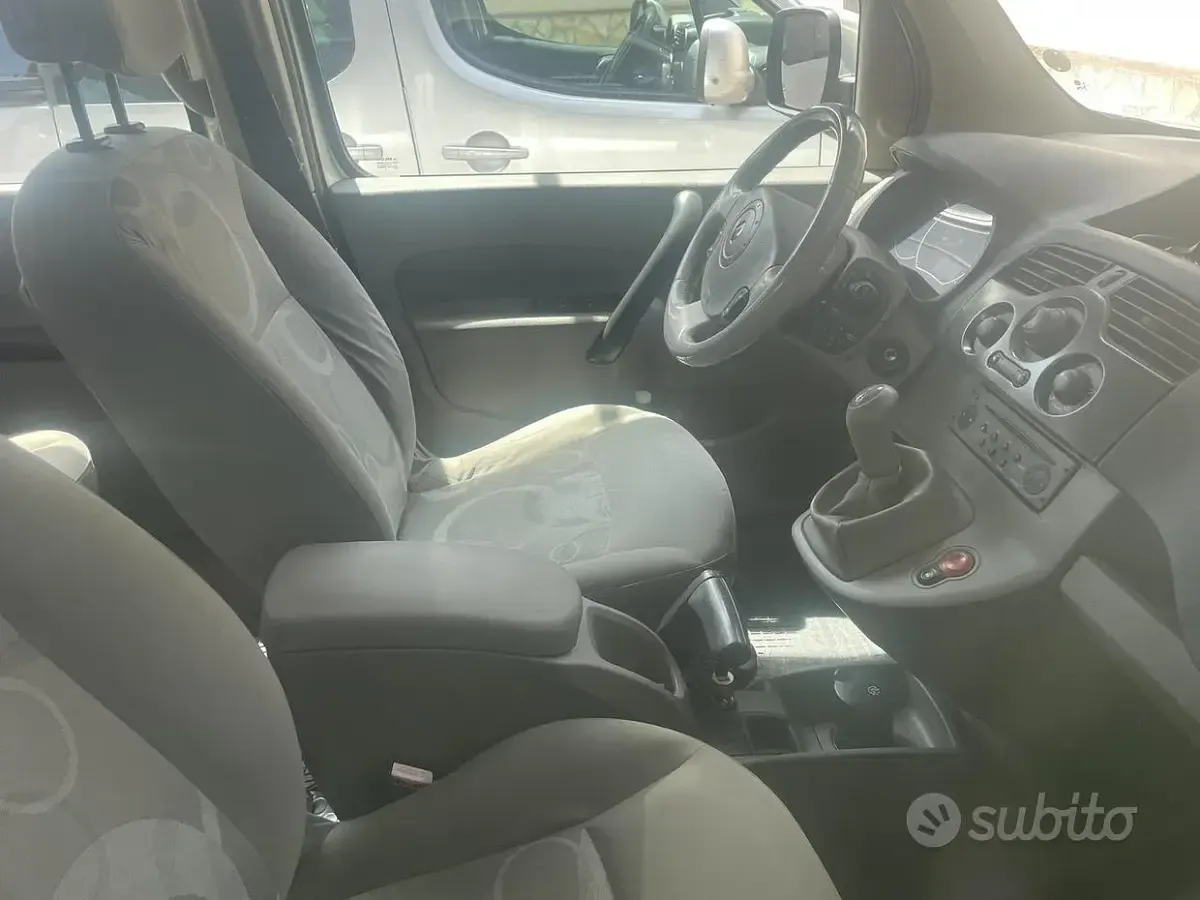 Usata Renault Kangoo 85 CV (62 kW) 2008 Grigio Monovolume